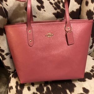 SOLD!!! NWT Coach City ZIP Tote